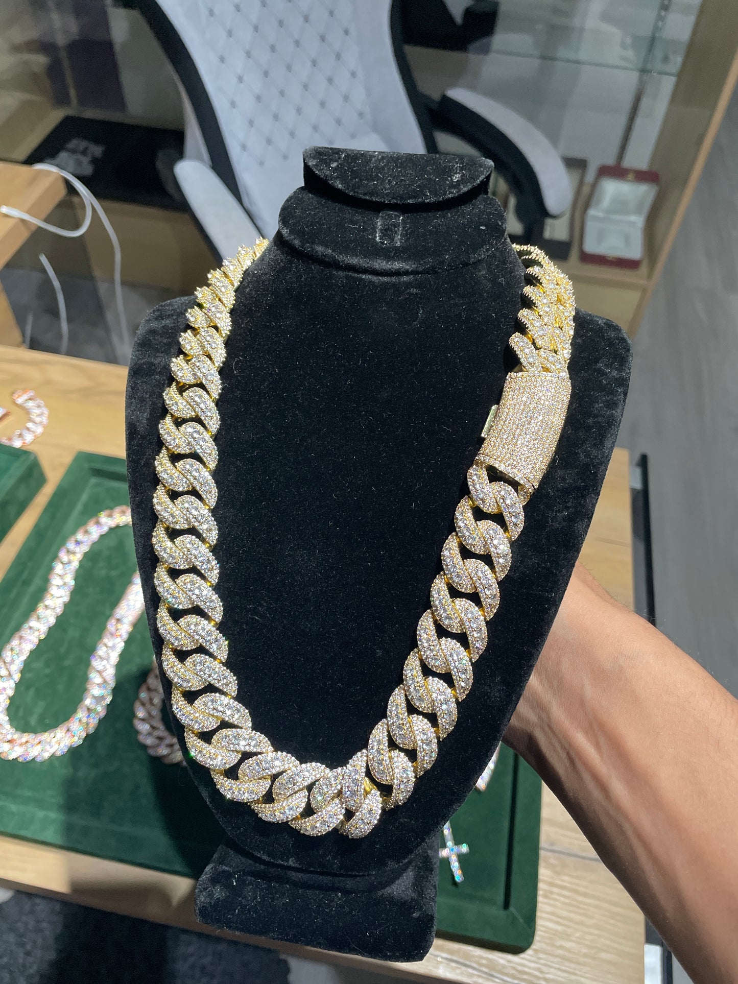 20MM VVS Yellow Gold Pointers Handset Cuban Link
